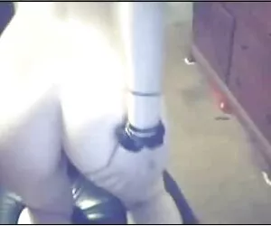 Gừng Shay có một wed phim xx bay Rooster xuống cổ họng của mình.