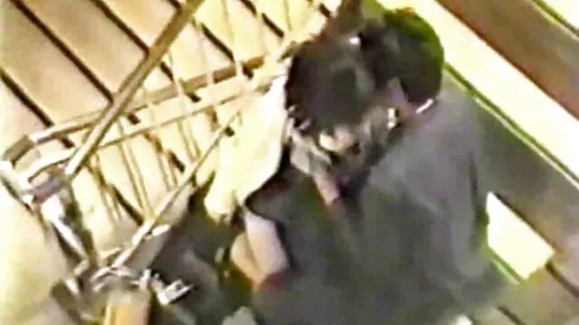 Anh ta lừa dối các người phim sex hay vl xx phụ nữ với người yêu của mình trong một căn hộ.