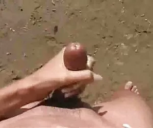 Akira giữ chân của mình trong không khí, cho phép anh để tiêu phim s xx diệt hẹp của mình, thằng khốn.