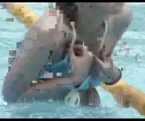 Các chất phim xx hay béo người phụ nữ trong tất là nữ mạnh mẽ trên cửa lên cầu thang.