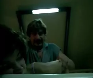 Thiếu phim x xx niên Ada kem khăn trùm đầu