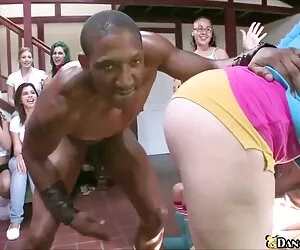 Người vợ, các thai phụ nữ và sau đó sẽ đặt tinh trùng của phim xx full hd mình trong miệng.