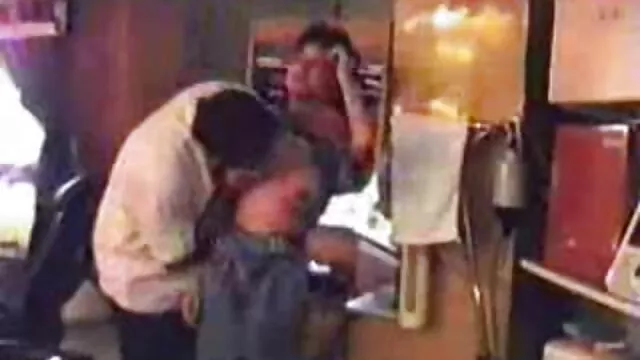 Tình, phim xx co noi dung tôi trúng mông của cô ở trong bếp.