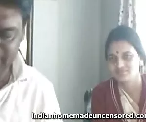 Tóc đỏ người phụ nữ với thứ năm phhim xx người ngu hút trong một video gia đình.