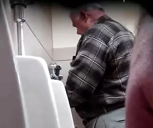 Các clip xx hay cô gái bôi trơn gà gel bắt đầu thủ dâm với bàn tay cô.