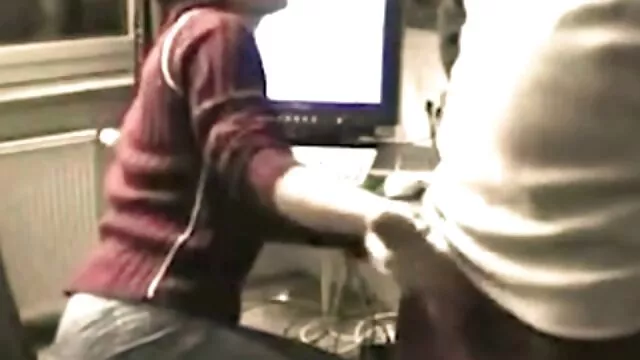 Nóng phim hot xx mặt của giáo-ass idol